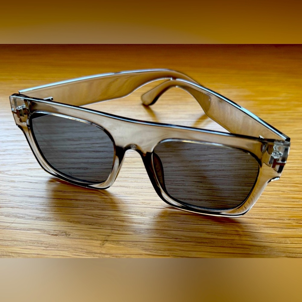NEW TOM FORD SUNGLASSES
HAVANA MEN SQUARE EYEWEAR
$650 | Size: OS | Tom Ford
